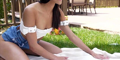 Emily Willis takes huge dildo