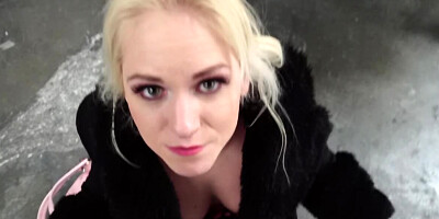 Spontaneous sex helps the Italian blonde in a fur coat earn money