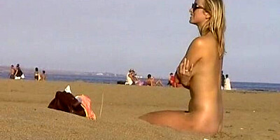 Voyeur camera catches nude lovers on the beach