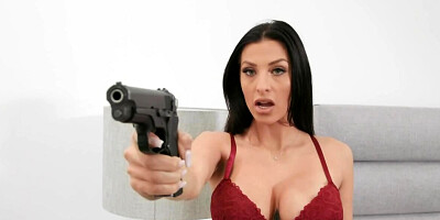 MILFs need more than just cunnilingus and invite guy in bed