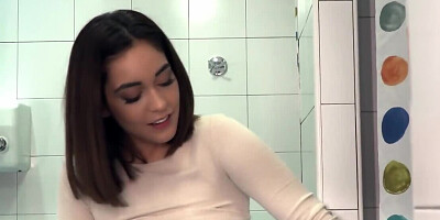 Ginebra Bellucci fucks with Jesus Reyes in the hostel room