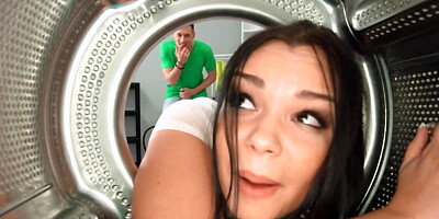 Girl with big butt is stuck and horny roommate analyzes her