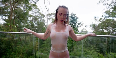 Lovely enjoys anal masturbation outdoors after oiling nice ass