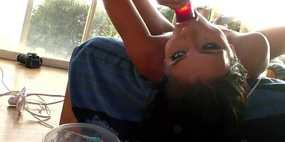 A bimbo that loves anal insertion is doing some alluring things