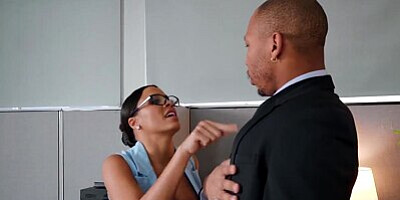 Brazzers - Thicc latina Luna Star love taking bbc anal