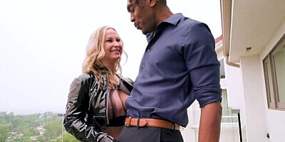 Jules Jordan - Katalina Kyle Goes Dredd For The First Time