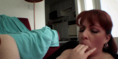 A sexy mature woman is licking a hot young pussy on the sofa