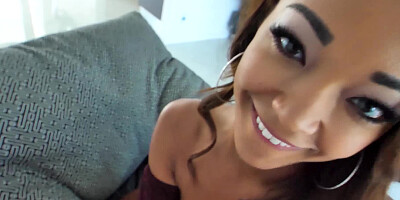 Absolutely gorgeous Ebony girl Harley Dean exposes herself