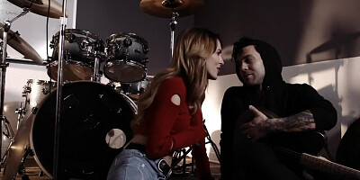 Girl in red high heels makes tattooed man lick pussy to orgasm