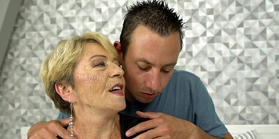 Granny gets some good loving in her ancient cunt