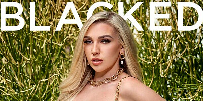 Kendra Sunderland's side fuck action by