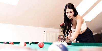 Scarlett and Mia's neighbor scene