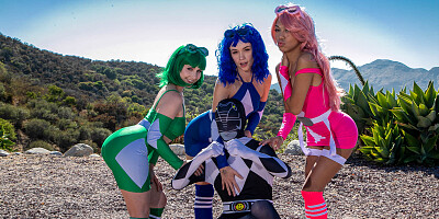 Green hair hottie comes up with a kinky way to climax