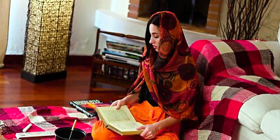 Delicate Sultana's pussy fingering porn