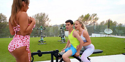 Working out by the pool by sucking and having anal sex