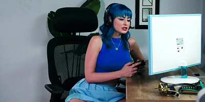 Gamer girl is going to appreciate lots of lesbian sex