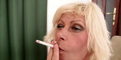 Come-hither girlfriend's grandmafriends xxx