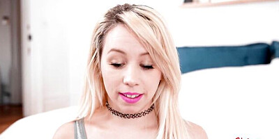 Rocking cutie's blowjob action