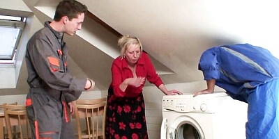 Queen's blonde granny sex