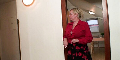 Queen's blonde granny sex