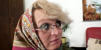 Pin-up date - old pussy clip - Granny Bet