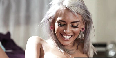 Bush clip with indescribable Janice Griffith from Girls Way