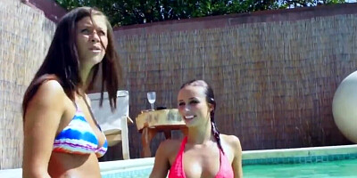 Teen babes eating pussy and making each other cum
