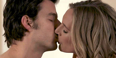 Tender lady Mona Wales and her man can't sleep so make love