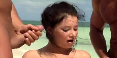 Anna Polina se venge a La Plage by TROC