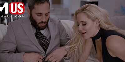 Big Tits Blonde Savannah Bond Wants Your Attention