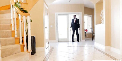 VIP 4K featuring Hollie Mack's cutie dirt