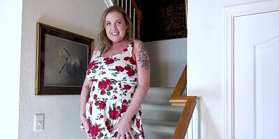 Pantyhose masturbation from the best looking MILF babe