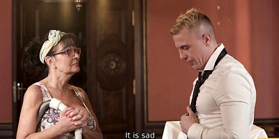 Granny sex movie with dainty lovebird from Mature 4k