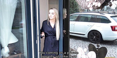 Inveigling Victoria's blowjob action