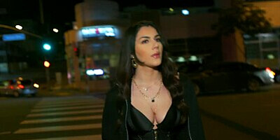 BLACKEDRAW Sexy brunette has an appetite for BBC tonight