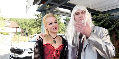 Rosy ho - pick up action - Hunt4k