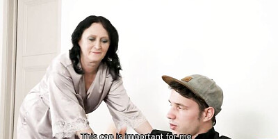 Come-hither lass's oral sex