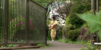 Kimono wife knows how to look sexy while almost modest