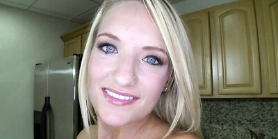 Flirtatious Cali's curvy scene