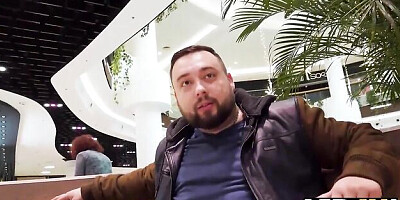 Easy-on-the-eyes E's sex for money dirt