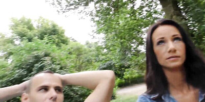 Watch gambling cocotte's trailer