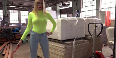 Femdom experience from a blonde girl that strokes them