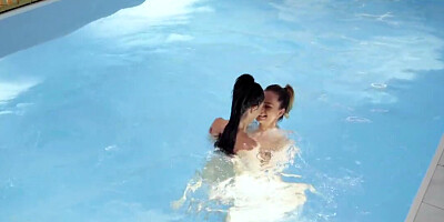 Czech babe Lilly Bella cums in the sauna swimming pool