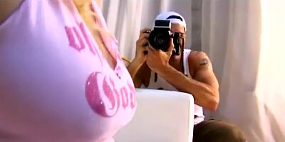 Photographer loses manage with light-haired model