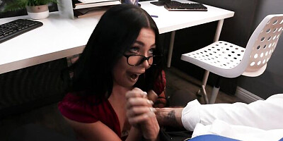 Squeaky Holly Day's oral video