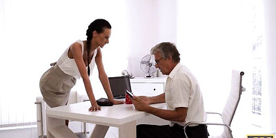 Babe sex with sex hungry slag from Old4k