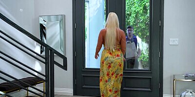 Busty Blonde London River Gets Pussy Filled With Delivery Man's Hot Cream