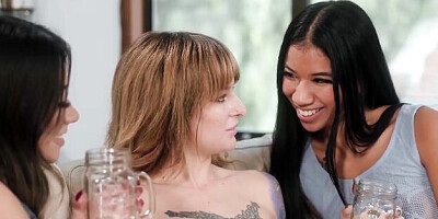 Easy-on-the-eyes Xxlayna and Ameena's lesbo dirt