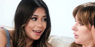 Easy-on-the-eyes Xxlayna and Ameena's lesbo dirt