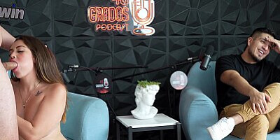 Podcast gets out of control, blowjob, deep throat and a lot of cum live - Sara Blonde and Crispasquel